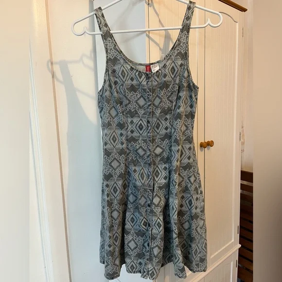 Various dresses for sale - Picture 2 of 14